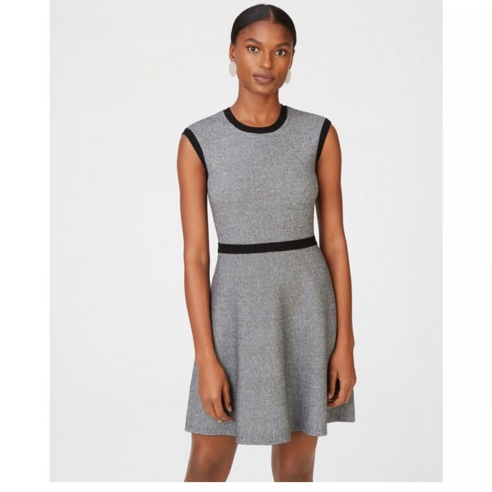 • Club Monaco • Women’s Sweater Knit Mini Dress
Gray / Black XS